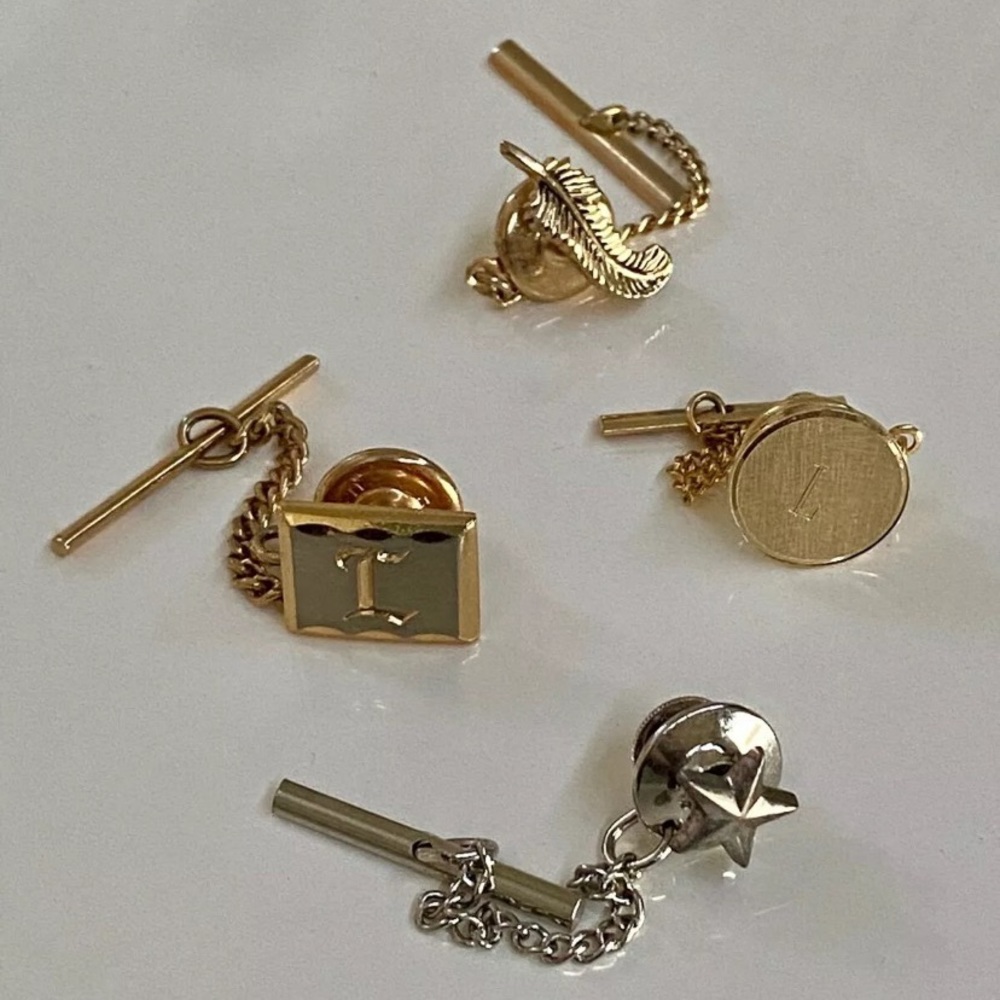 VINTAGE 1950s LOT MENS TIE TACKS LAPEL PINS GOLD "L" INITIAL FEATHER SILVER STAR
